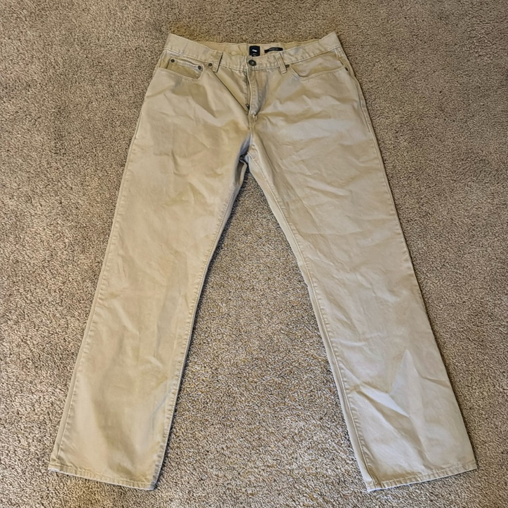 Men’s gap straight fit pants. Khaki color size 36x32